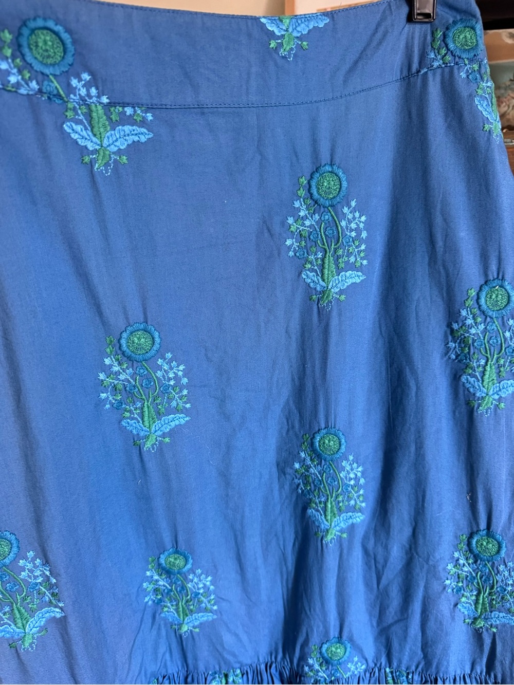 Eddy - High-Waist Embroidered Floral Midi Skirt with mermaid hem - Picture 6 of 9